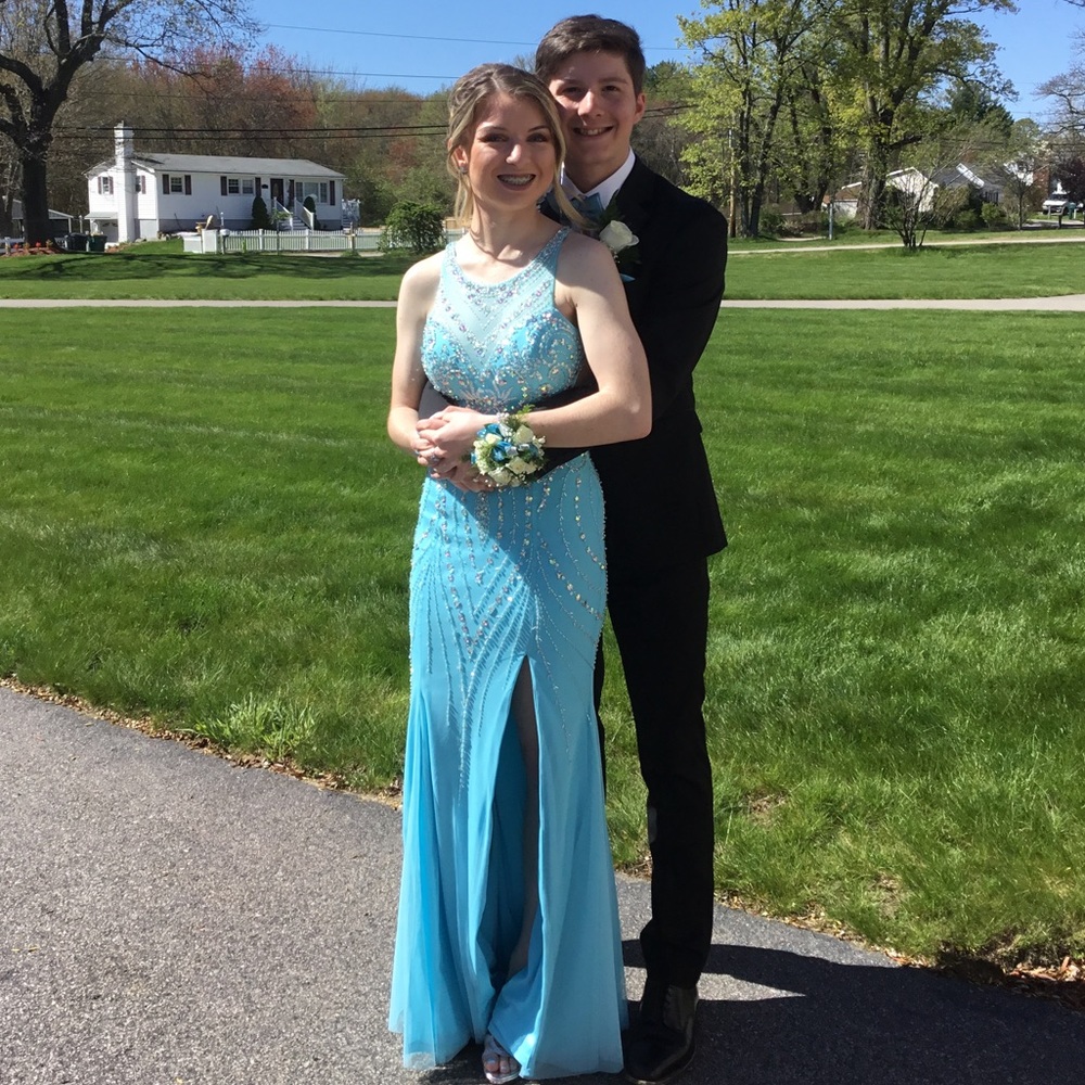 selling size 2 prom dress!